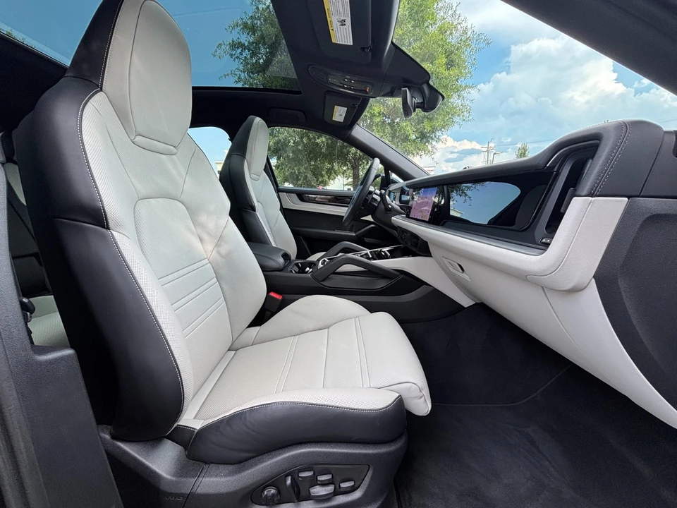2025 Porsche Cayenne - Image 22 of 31