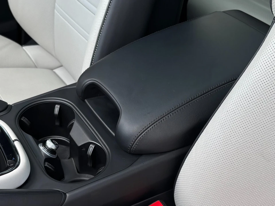 2025 Porsche Cayenne - Image 13 of 31