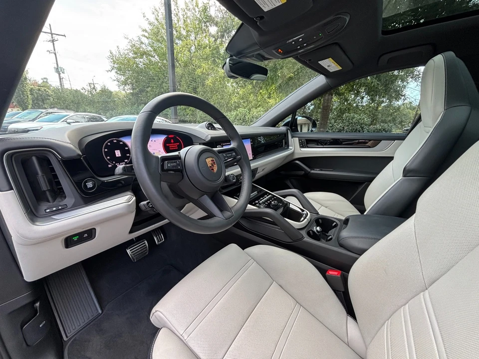 2025 Porsche Cayenne - Image 11 of 31