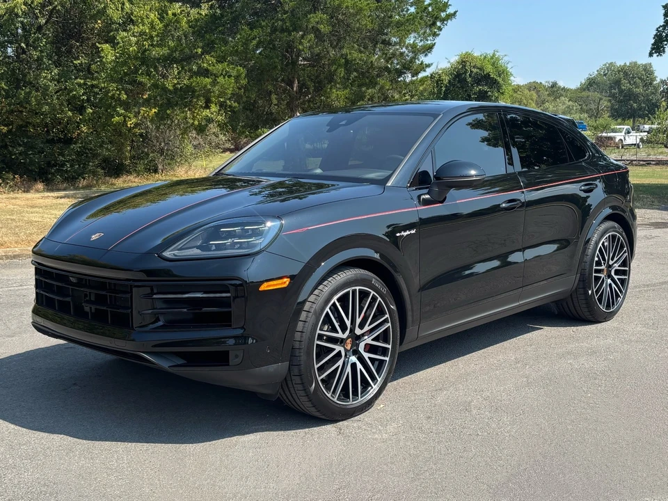 2025 Porsche Cayenne - Image 2 of 31