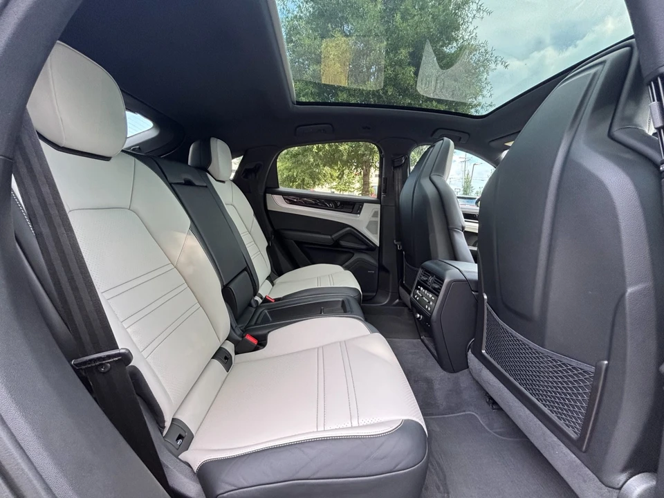 2025 Porsche Cayenne - Image 19 of 31