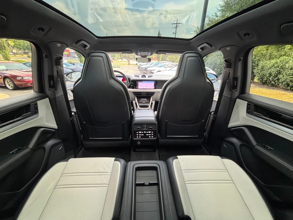 2025 Porsche Cayenne - Image 30 of 31