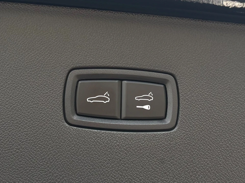 2025 Porsche Cayenne - Image 27 of 31