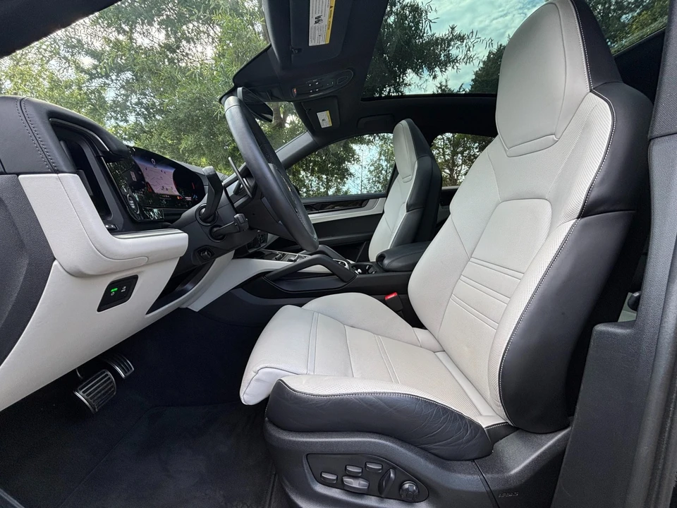 2025 Porsche Cayenne - Image 9 of 31