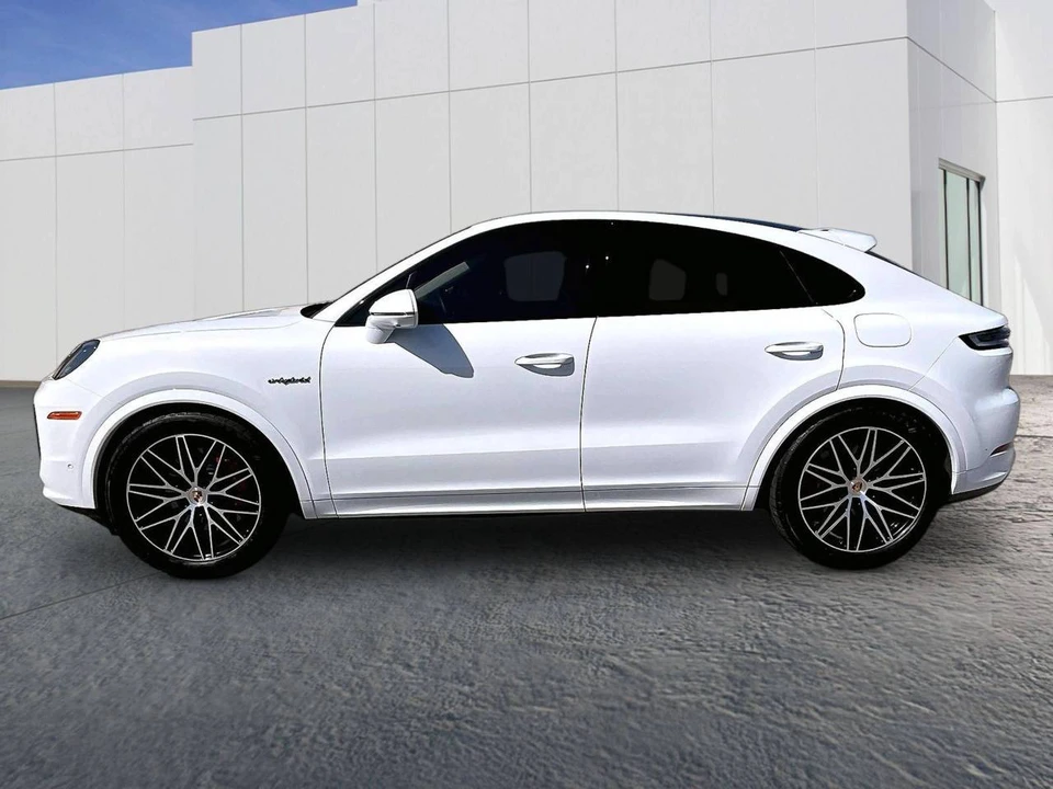 2025 Porsche 9Y0/9Y3 Cayenne Coupe - Image 2 of 5