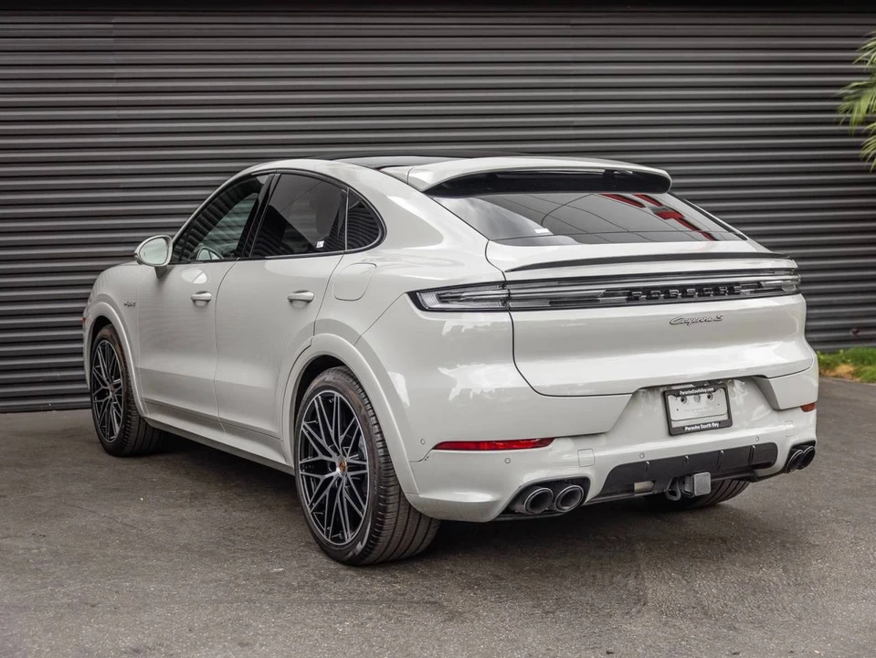 2025 Porsche 9Y0/9Y3 Cayenne Coupe - Image 3 of 4