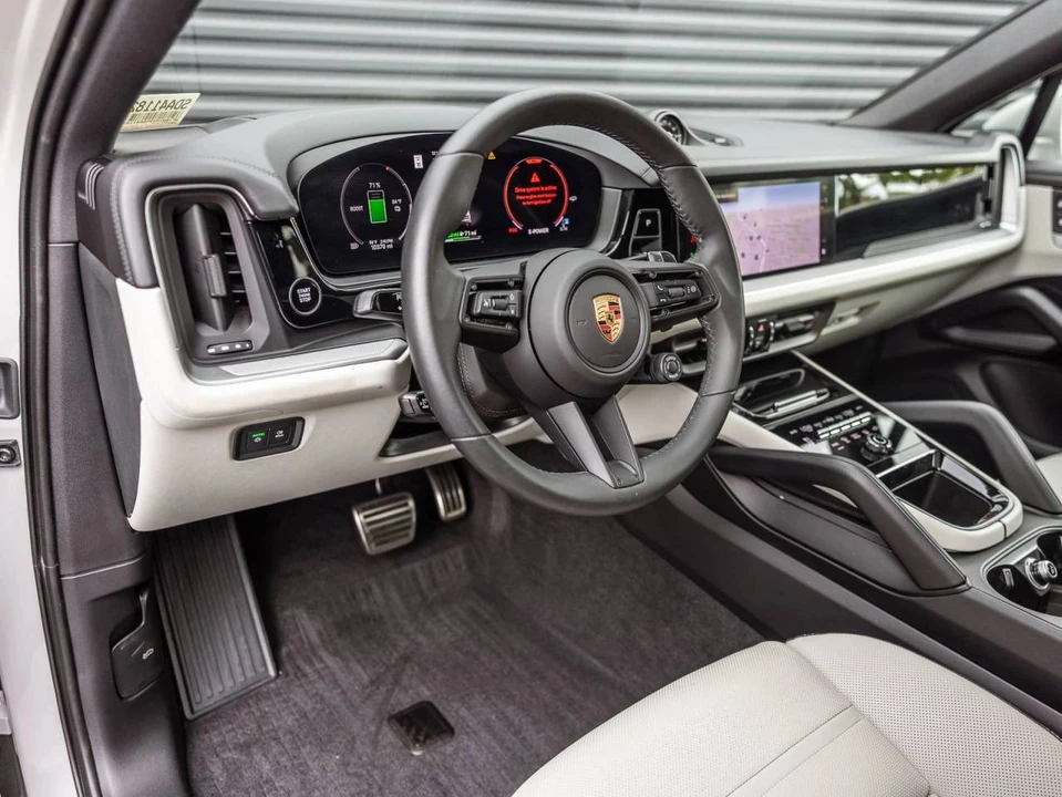 2025 Porsche 9Y0/9Y3 Cayenne Coupe - Image 4 of 4