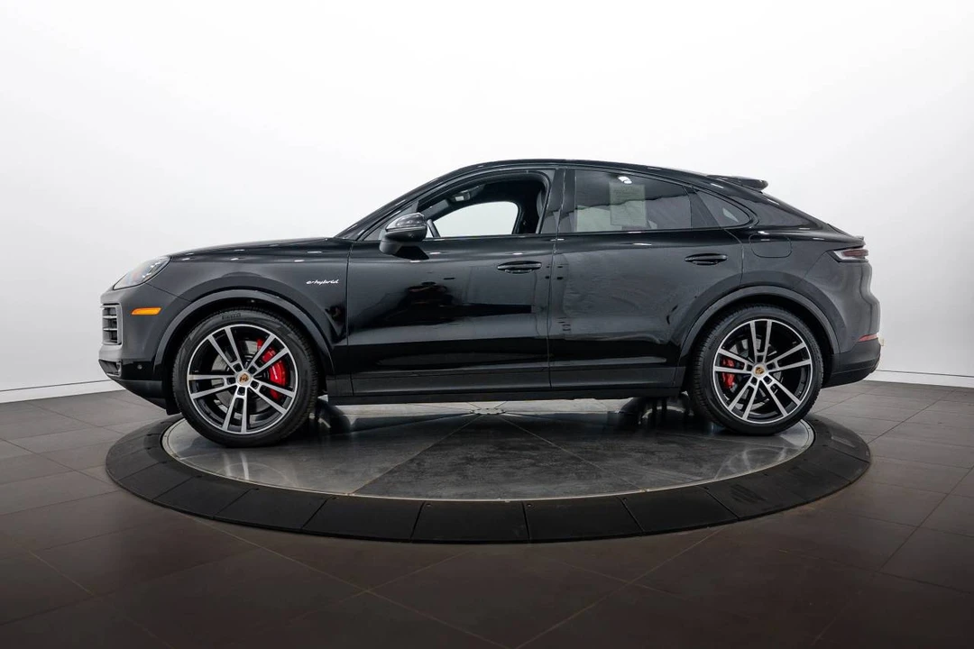 2025 Porsche 9Y0/9Y3 Cayenne Coupe - Image 2 of 4