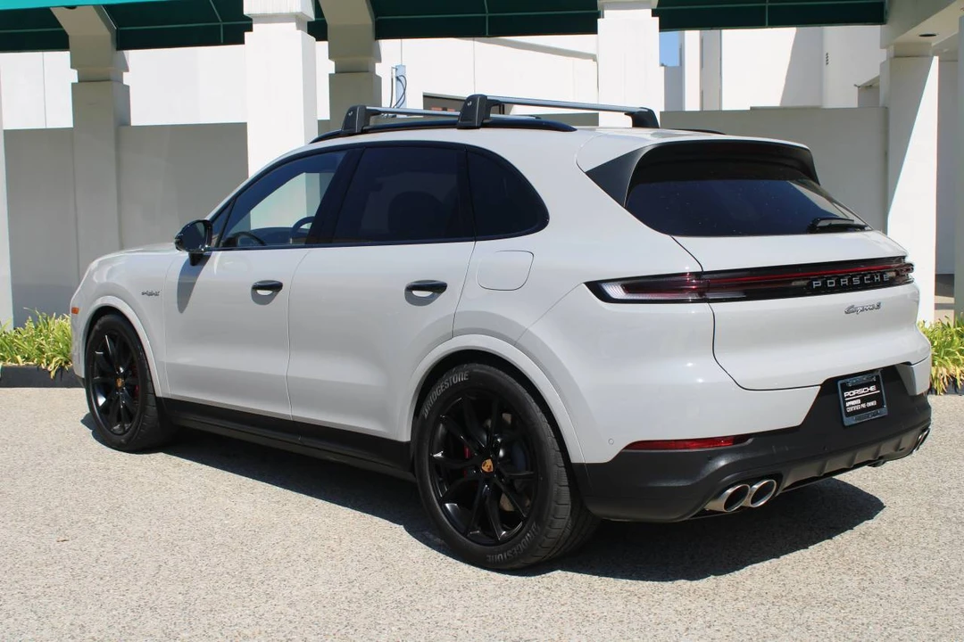 2025 Porsche 9Y0/9Y3 Cayenne - Image 3 of 4