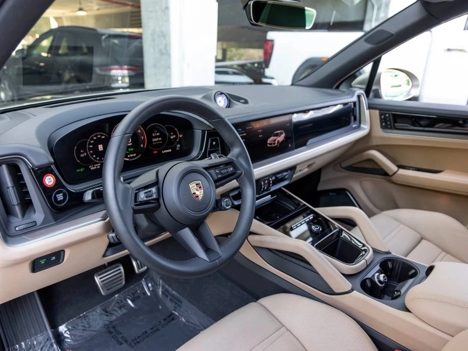 2025 Porsche Cayenne - Image 4 of 4