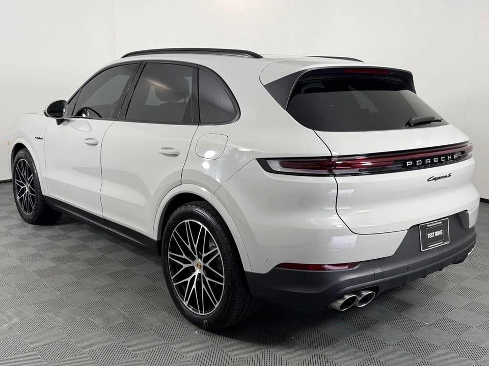 2025 Porsche Cayenne - Image 3 of 5