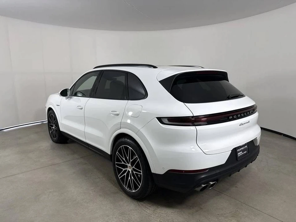 2025 Porsche Cayenne - Image 3 of 5