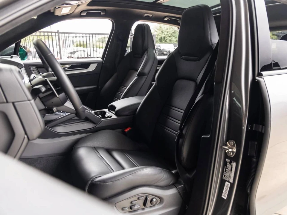 2025 Porsche Cayenne - Image 5 of 5