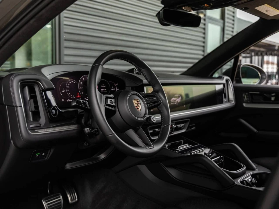 2025 Porsche Cayenne - Image 4 of 5