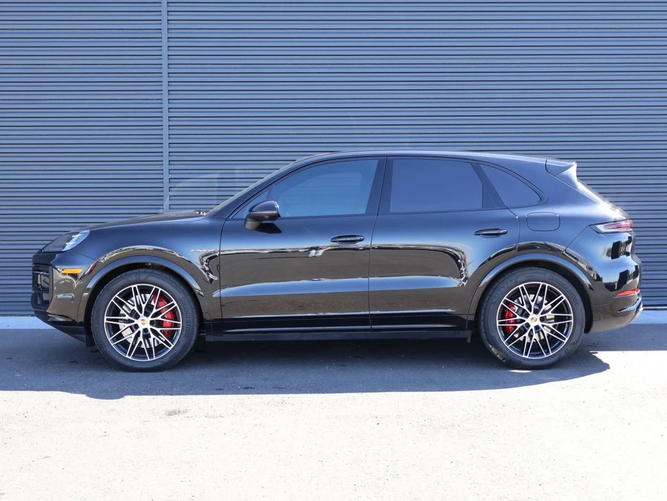 2025 Porsche Cayenne - Image 2 of 5
