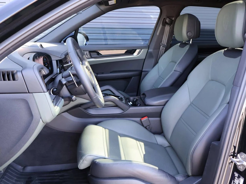 2025 Porsche Cayenne - Image 5 of 5
