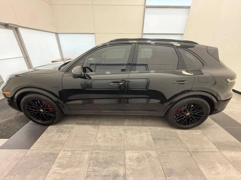 2025 Porsche Cayenne - Image 2 of 5