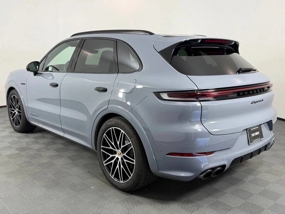 2025 Porsche Cayenne - Image 3 of 5