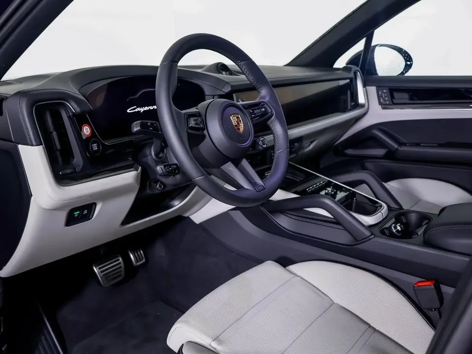 2025 Porsche 9Y0/9Y3 Cayenne S - Image 4 of 6