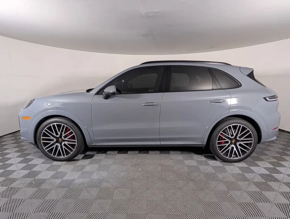 2025 Porsche 9Y0/9Y3 Cayenne S - Image 16 of 31