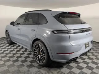 2025 Porsche 9Y0/9Y3 Cayenne S - Image 17 of 31