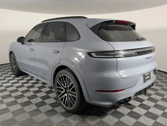 2025 Porsche 9Y0/9Y3 Cayenne S - Image 22 of 31
