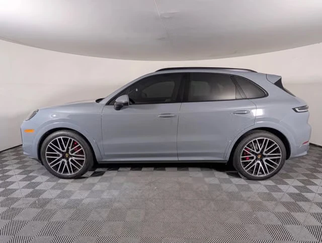 2025 Porsche 9Y0/9Y3 Cayenne S - Image 10 of 31
