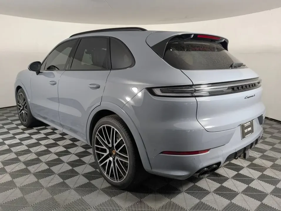 2025 Porsche 9Y0/9Y3 Cayenne S - Image 23 of 31