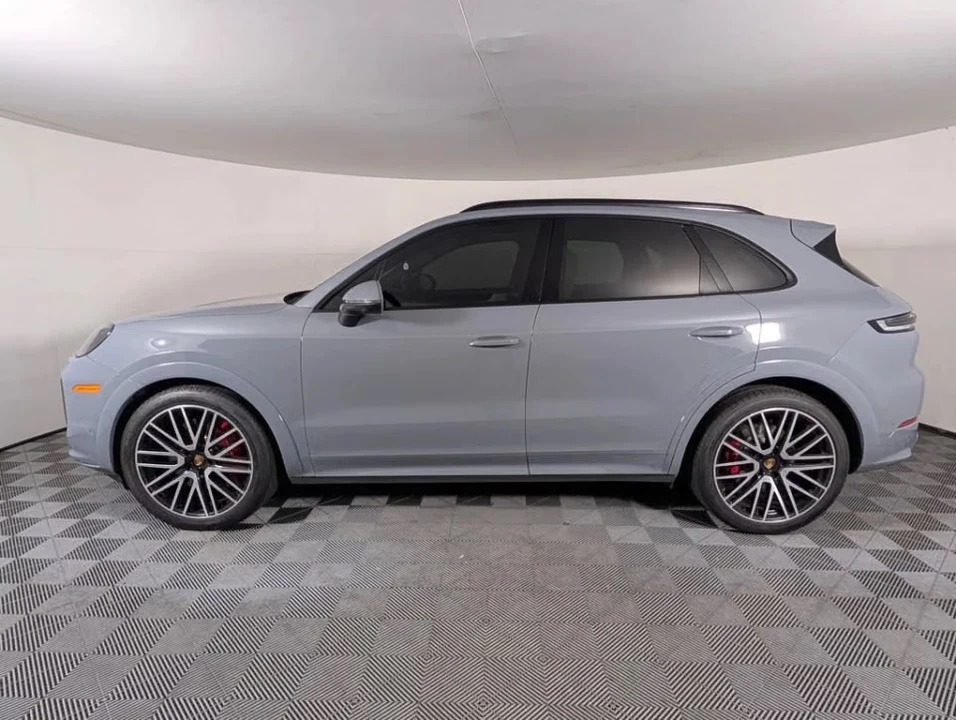 2025 Porsche 9Y0/9Y3 Cayenne S - Image 11 of 31
