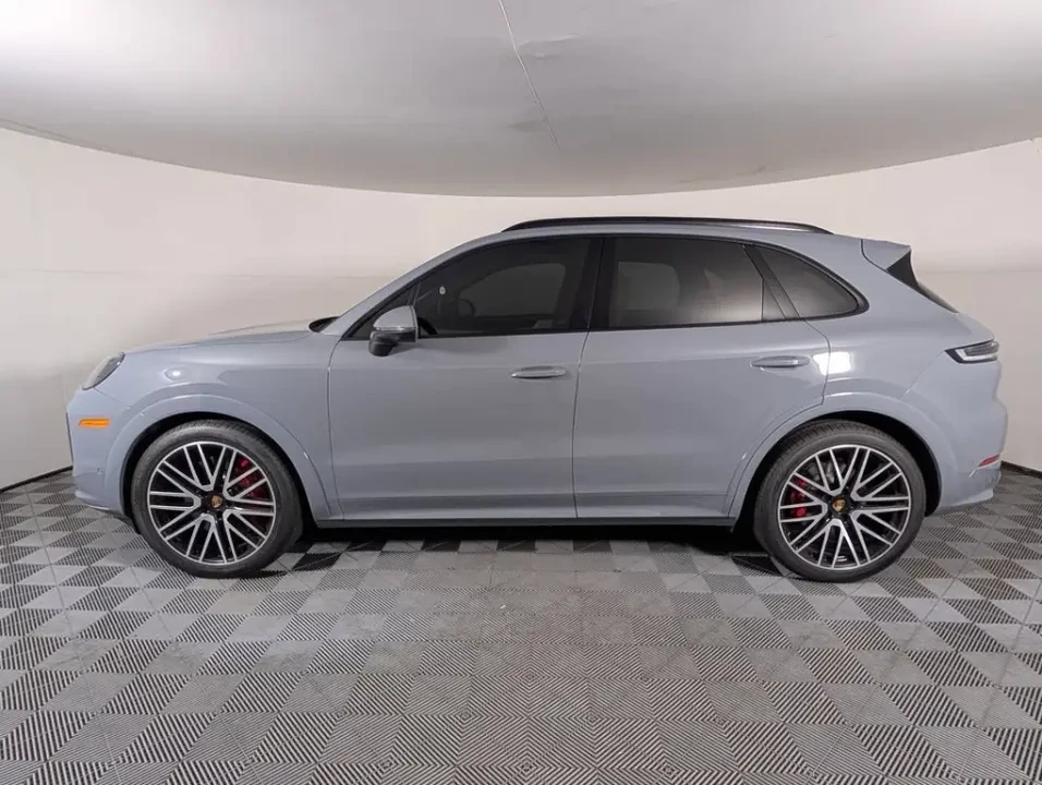 2025 Porsche 9Y0/9Y3 Cayenne S - Image 15 of 31