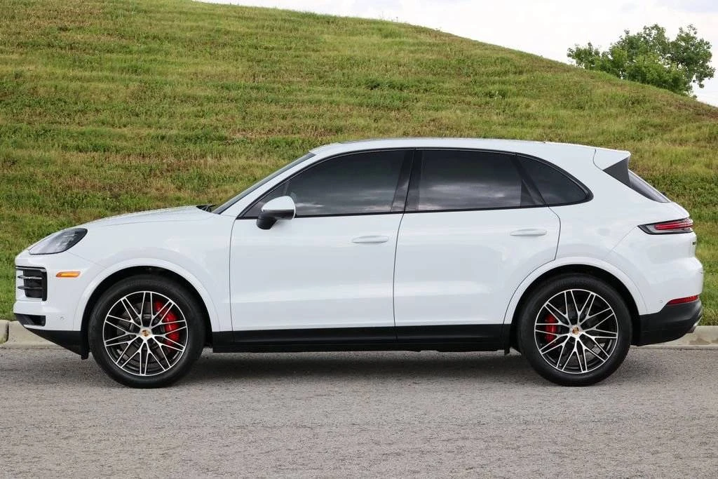 2025 Porsche 9Y0/9Y3 Cayenne S - Image 2 of 5