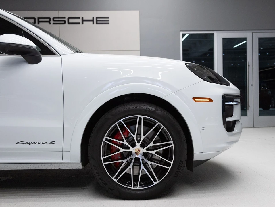 2025 Porsche 9Y0/9Y3 Cayenne S - Image 11 of 31