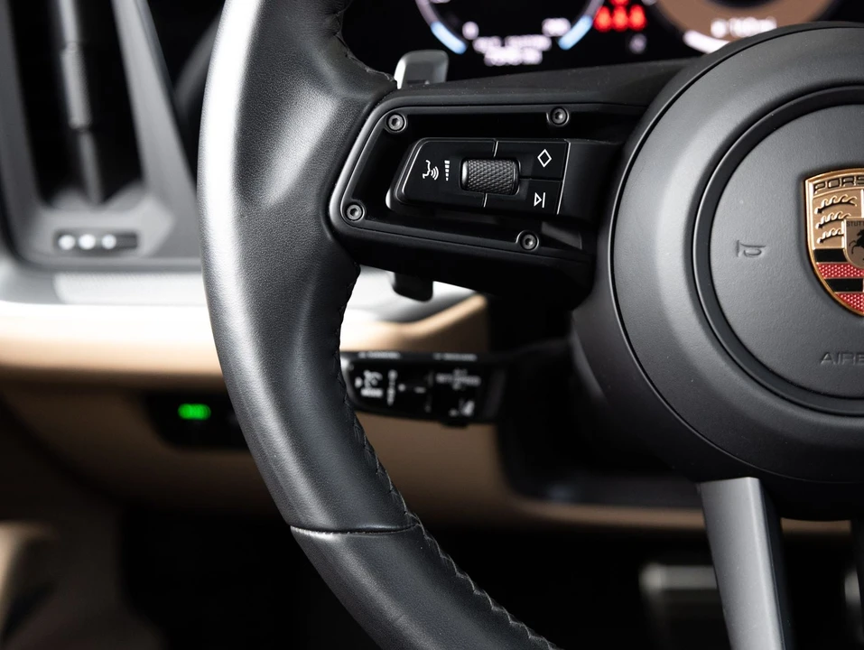 2025 Porsche 9Y0/9Y3 Cayenne S - Image 15 of 31