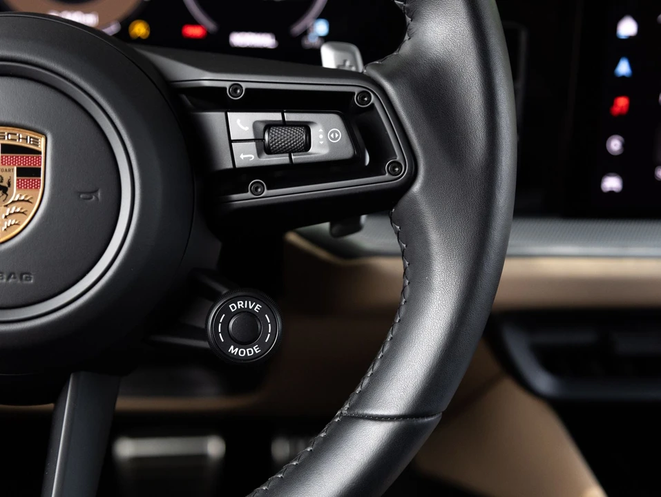 2025 Porsche 9Y0/9Y3 Cayenne S - Image 16 of 31