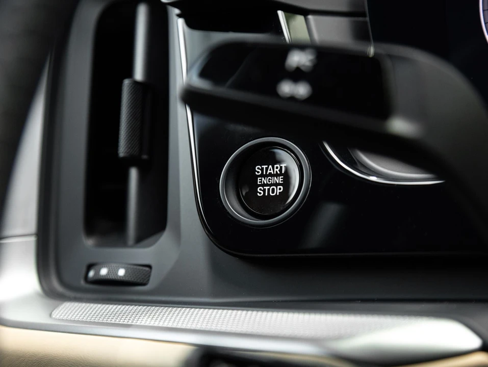 2025 Porsche 9Y0/9Y3 Cayenne S - Image 17 of 31
