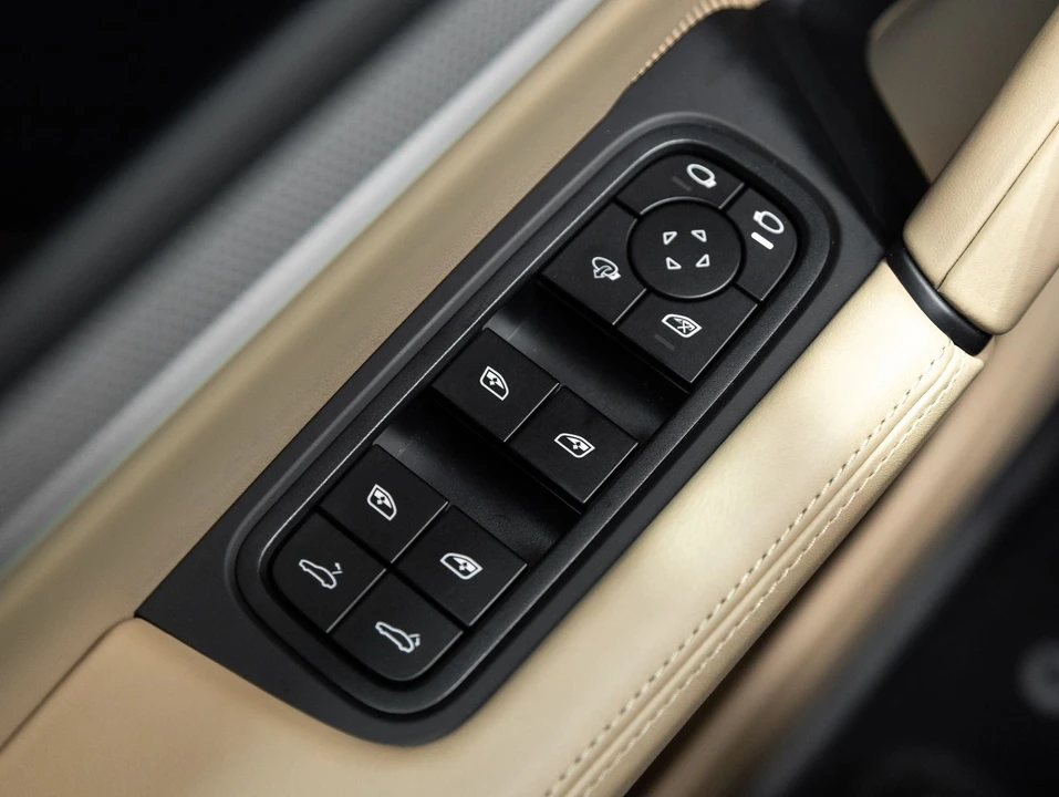 2025 Porsche 9Y0/9Y3 Cayenne S - Image 20 of 31