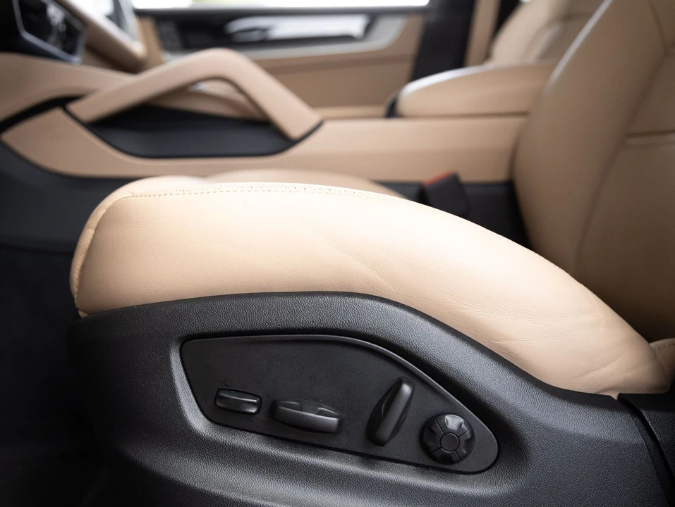 2025 Porsche 9Y0/9Y3 Cayenne S - Image 23 of 31