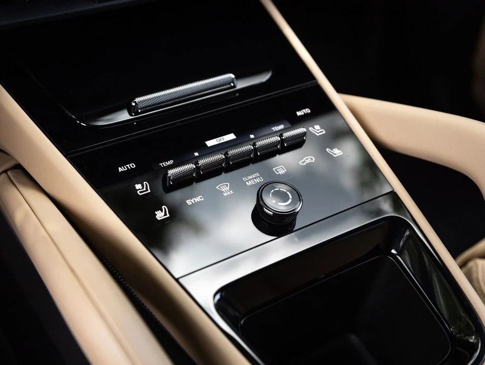 2025 Porsche 9Y0/9Y3 Cayenne S - Image 27 of 31