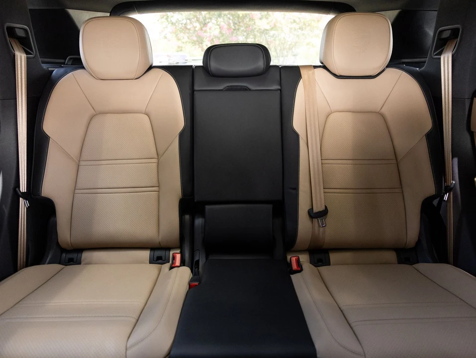 2025 Porsche 9Y0/9Y3 Cayenne S - Image 29 of 31