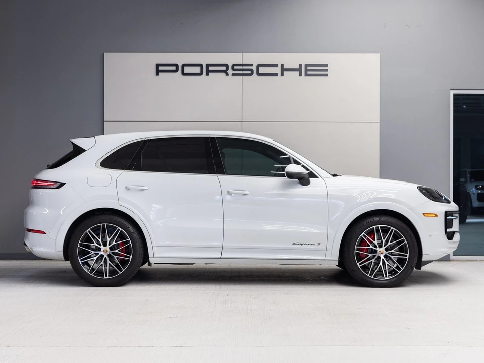 2025 Porsche 9Y0/9Y3 Cayenne S - Image 8 of 31