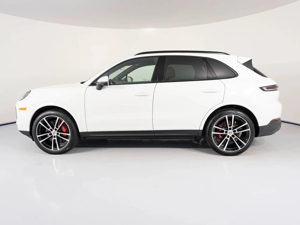 2025 Porsche 9Y0/9Y3 Cayenne S - Image 2 of 4
