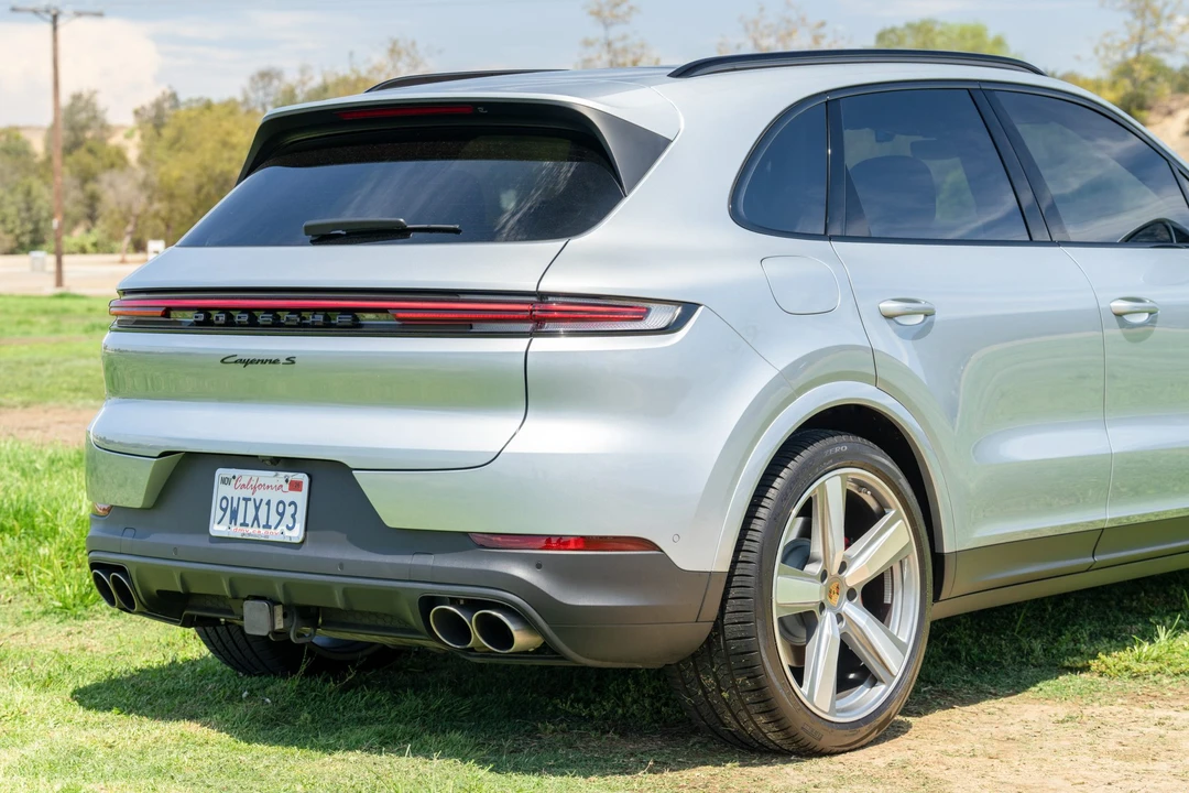 2025 Porsche 9Y0/9Y3 Cayenne S - Image 12 of 31
