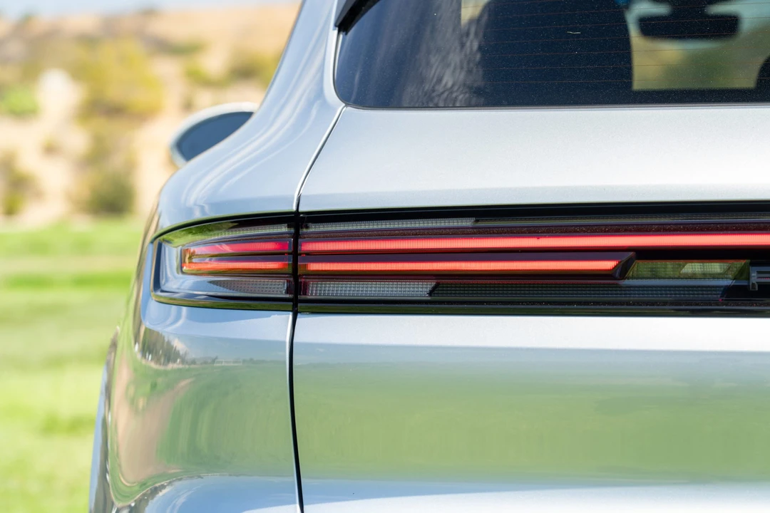 2025 Porsche 9Y0/9Y3 Cayenne S - Image 18 of 31