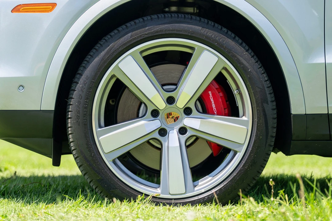 2025 Porsche 9Y0/9Y3 Cayenne S - Image 28 of 31