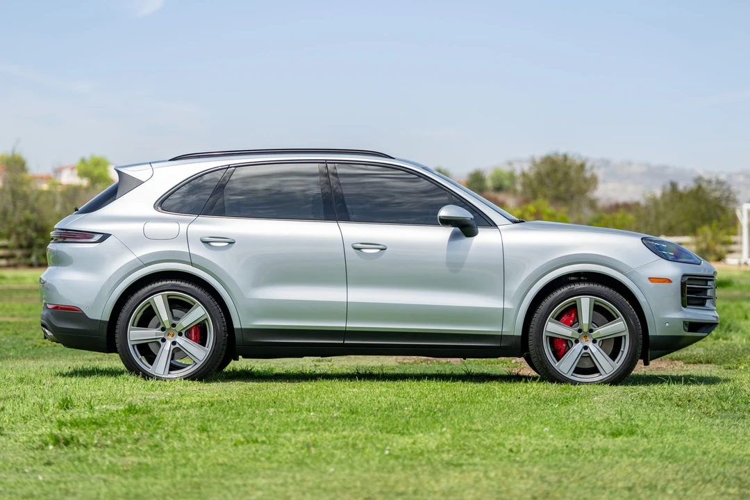 2025 Porsche 9Y0/9Y3 Cayenne S - Image 4 of 31