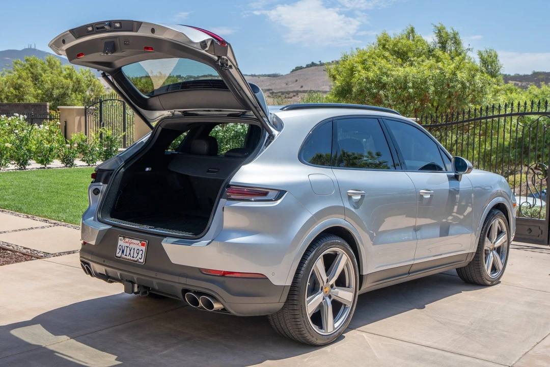 2025 Porsche 9Y0/9Y3 Cayenne S - Image 9 of 31
