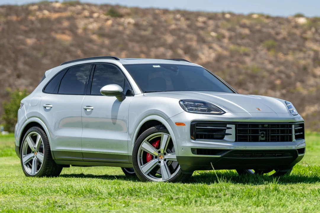 2025 Porsche 9Y0/9Y3 Cayenne S - Image 1 of 31