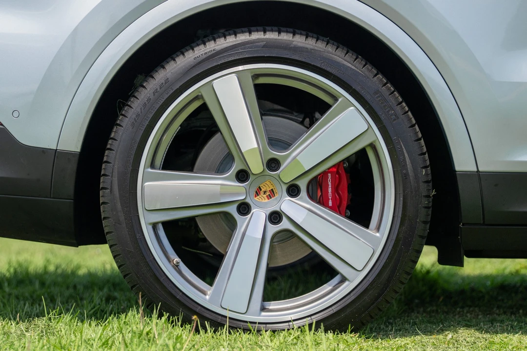 2025 Porsche 9Y0/9Y3 Cayenne S - Image 30 of 31