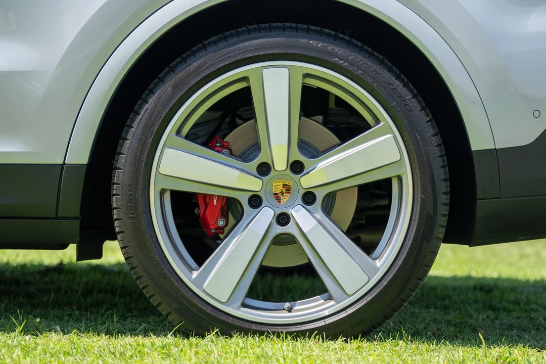 2025 Porsche 9Y0/9Y3 Cayenne S - Image 29 of 31