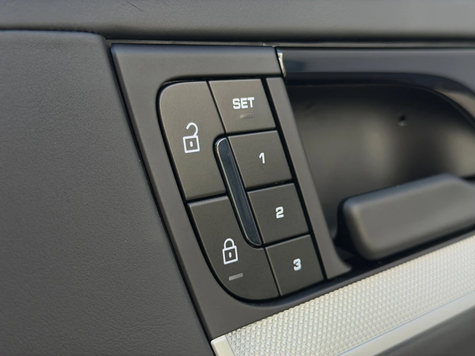 2025 Porsche 9Y0/9Y3 Cayenne - Image 29 of 31